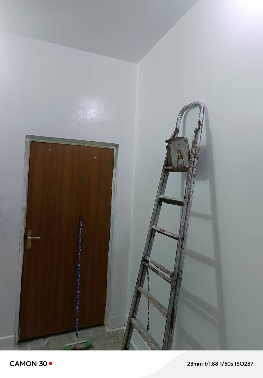 نعمل داخل كربلاء/***********
تصليح وصبغ جدران صبغ واجهات 

ديكورات جبس وسحبات 

بديل رخام بديل خشب 

صبغ حديد كافت انواعه 

شغل درجه اولى اسعار مناسبه
