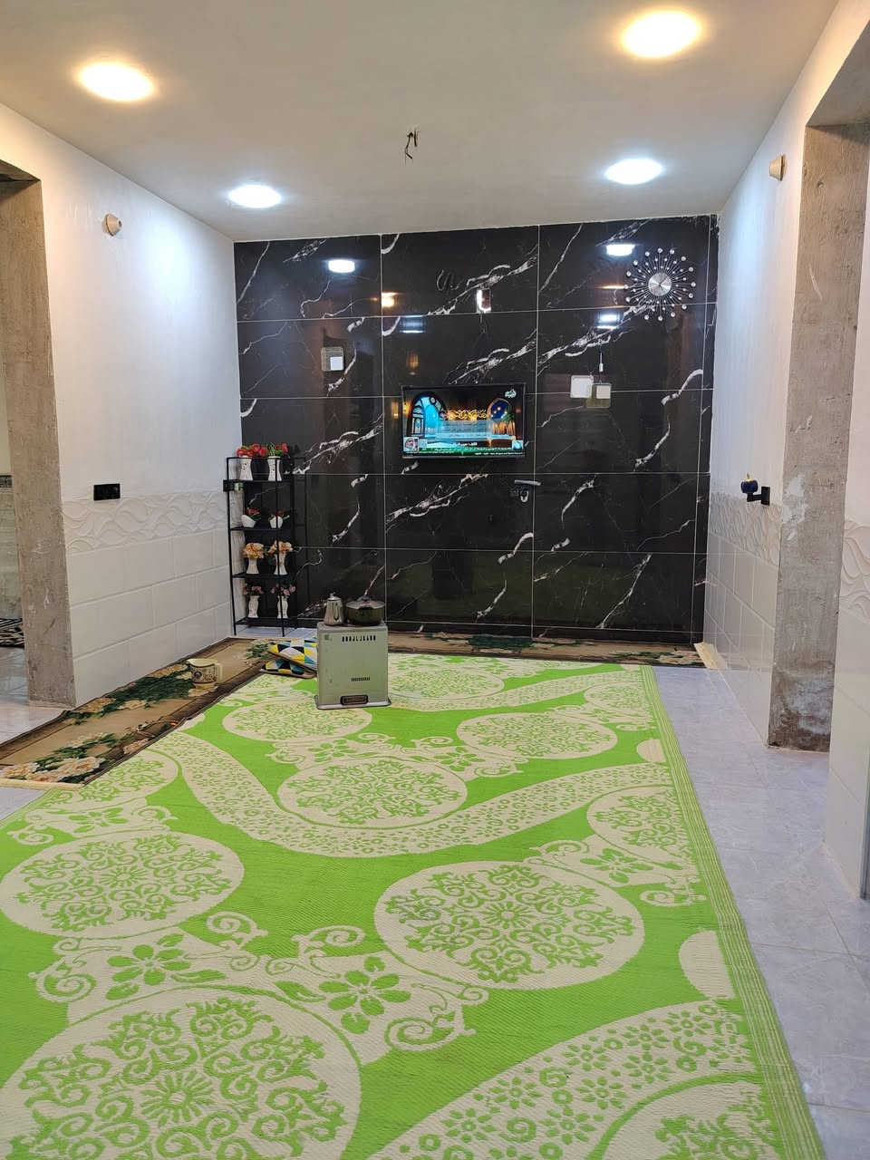 سلام عليكم يوجد بيت البيع في قضاء المدائن الجعارة غرب مطعم ديوان مدائن مساحه 170 متر رقم الهاتف ***********
