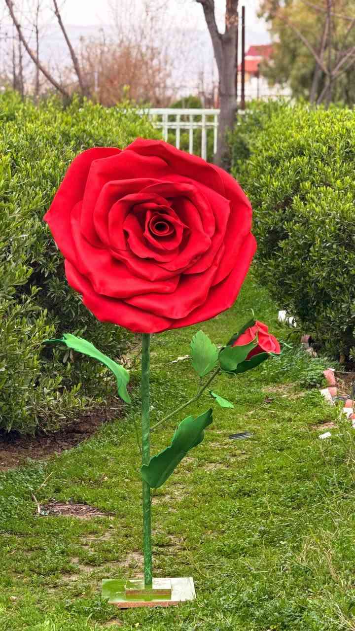 إهديها لمن تحب
متوفرة للبيع 😍 
شغلي ..ممكن تنفيذ اي لون وقياس واي نوع ورد


**إذا كنت صاحب هذا الإعلان وتريد حذفه لأي سبب، رجاءا أرسل رسالة إلى الدعم الفني**