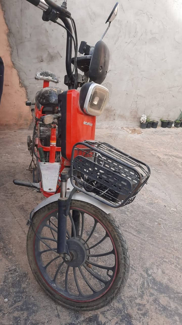 السلام عليكم ورحمة الله وبركاته دراجة شحن من نوع دراجات بغداد نضيفةوبس يراد اله غسلة بطاريات كلة جدد واصلية كلشي مو ناقصو كهربائية كلة شغالة سعرة مناسب كلش
ملاحضة دراجة 6 بطاريات 
***********
سعرة 260 الف وبي مجال
