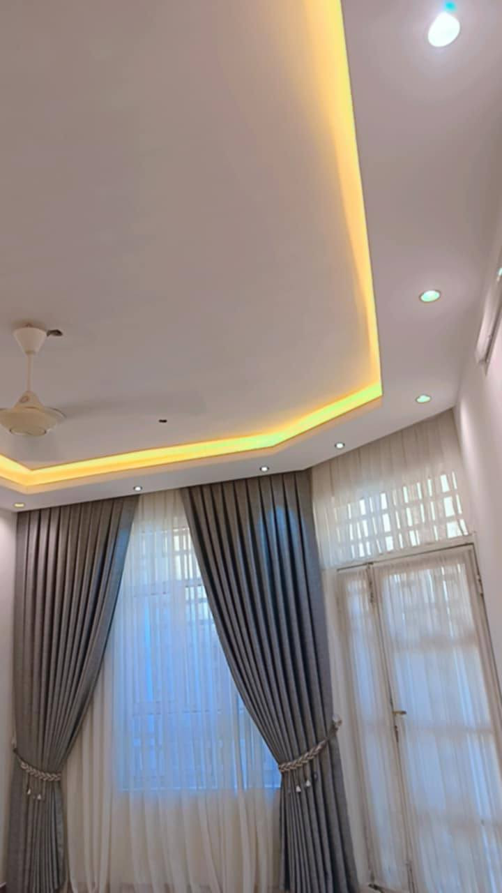 دار مساحة ١٠٤ متر واجه ٦.٥ نزال ١٦ يحتوي على غرفتين نوم واستقبال ومطبخ وصحيات خارجية وداخلية البيت جديد أمانه الله منطقة الخطيب الزراعي قرب شارع ٦٠ هياكل الغزالية بعد أربعة بيوت متوفر ماء كهرباء تبليط إنترنت مناسب بالنسبة لسعر البيوت اليما رايده ١٣٥ وهذا رقمي ***********
