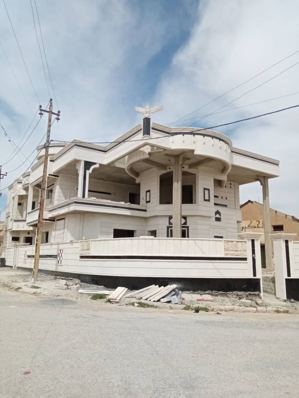 لعمل وتغليف وجهات حجر الحلان ومرمر وحجر السوري والحيم وسيم النحاس *********** جميع محافظه العراق ***********
