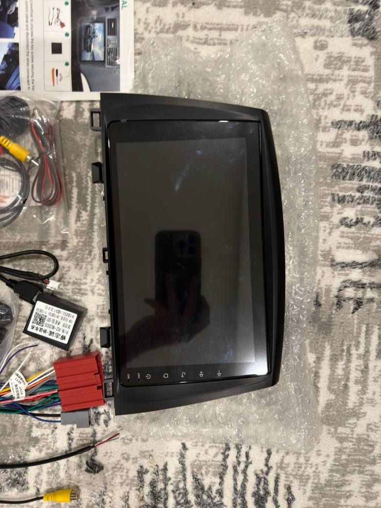 شاشە ئایپاد لۆک بەکارنەهاتوو
ئاندرۆیدی ١٥ 
پڕۆسێسەر
ڕام ٤ حەقیقی
٦٤ گێگا حەقیقی
Carplay وایەرلێس
Android Auto وایەرلس
تا ٣ بەرنامە لە یەک کاتدا پێکەوە ئیش پێ ئەکات زۆر زۆر سورعەتە و خاو بوونەوەی نییە 
لەمسی زۆر خێرایە
ئیتاڕ و تاقم وایەری مازدا ٣(  mazda 3 2009-2013) ی لەگەڵە 
ـGPS بۆ خێرای و خەریتە بە دەقیقی لەگەڵە
مایکی لەگەڵە لە سەقفی سەیارەکەی دەتوانی بدەی، بۆ کاتی تەلەفون سەوتی مەزبووتە
٢ وایەری لەگەڵە بۆ جێگەی USB 
کامێراکەی کوالێتی زۆر زۆر باشە و بە شەو زۆر ڕوناک شتەکان دەر دەخات
بۆ هەموو سەیارەیەک دەبێ دەتوانی ئیتاڕەکەی بۆ بگۆڕیت بە ١٠ هەزار و بۆ مازدای ٣ ی ٢٠٠٩ تا ٢٠١٣ ڕێک حازر بیبەستە و خێری لێ ببینی

بۆ زانینی نرخ نامە بنێرە یان پەیوەندی بکە بەم ژمارەیەی خوارەوە:
***********           ڤایبەر و واتسئاپی لەسەرە 
گەیاندنیشمان هەیە بۆ گشت شارەکان. السليمانية, العراق
