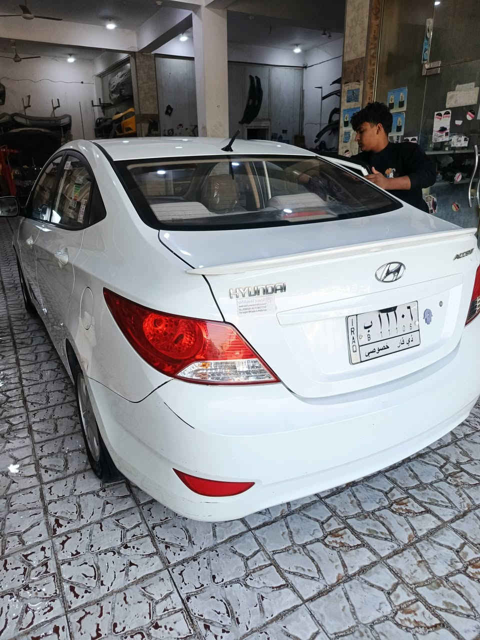 السلام عليكم اكسنت ذي قار موديل2013 مكفولة كفالة عامه عدا طخه بل باب مامصلحها ماشيه 74 الف السيارة جديدة كلش استخدام شخصي مكانها الحبوبي شارع الإخلاص  *********** ب١٠٥ بيها مجال
