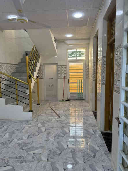 تتوفر دور سكنية طابو زراعي سند 25 للبيع المساحه بالسند 75م  واقع الحال اكثر طابقين يحتوي الدار على غرفتين نوم واستقبال وصاله مفتوحة عالمطبخ وثلاث مجموعات صحيه بناء طابوق وصب  درجه اولى مع توفر كل الخدمات وبالنسبه للسعر يباع بالنقد 65 مليون قابل للتفاوض وبالقسط ب 80 مليون بمقدمه لاتقل عن 35 مليون. والباقي اقساط شهرية 500 الف شهريا.  للاستفسار الاتصال بالرقم *********** او مراسلة الصفحة
