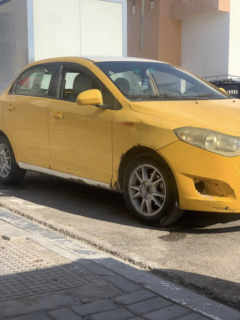 السلام عليكم شيري كوين للبيع مكينة وكير خير من الله تخم تاير تبريد شغال غرفتهة حلوة خير من الله سيارة رقم اللماني سنوية عضم عاج ما ندل راعيها ابيعها كوم حديد اتكفل سرقة وعشاير مكاني البصرة القبلة رايدها ب15 وبيها مجال قليل 
***********
