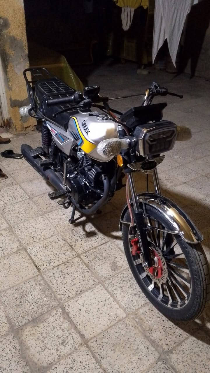 السلام عليكم دراجه سيفان موديل 25 دراجه كامله ما بيها اي نقص بصمات تشاير دشبول كله شغال ماكينه 200 دراجه خير من الله السعر 775 وبيها مجال بسيط المكان ديالى هبهب***********
