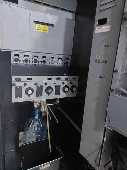 جهاز بيع ذاتي للمشروبات الساخنة مستعمل
(Vending machine )
الجهاز يقدم ١٦ نوع من المشروبات الساخنة 
منشأ الجهاز ايطالي و الوكالة اماراتية و موجود موزع بالعراق 
واكو صيانة
 و المواد المستخدمة للتحضير مع االاكواب جودة عالية جدا
طعمها جدا طيب واذا تخليه بمكان بيه حركه يجيبلك خوش ربح قياس باسعار المواد 
فقط يحتاجله مكان وكهرباء . 
السعر عالخاص او تواصل *********** 
لان اسعارهن بالسوك مو الكل يعرف بيها . كركوك
