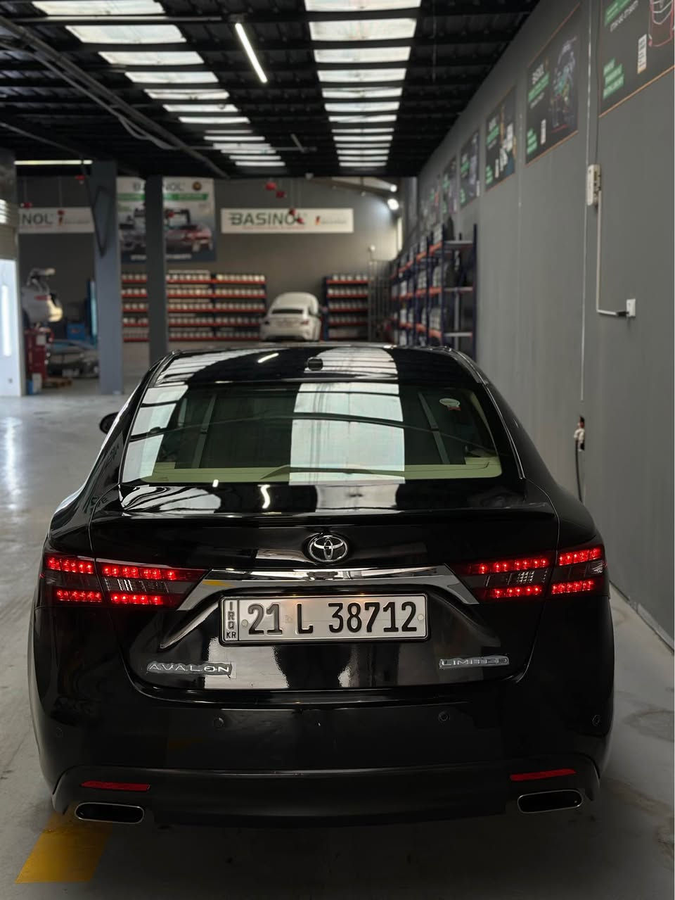 ‏Toyota Avalon 2013 
ئەفەلۆن ٢٠١٣ 
خلیجی فوول مواسەفات lmited 
بێ بۆیاخ بێ کرانەوە و گۆڕاو دەعامیشی بۆیاخ نیە یەک ساردی هەیە 
دوحاسەی برێمی دەرەجەیەک
ناو زەرد و جلد
بەصمە و سڵاید
پەردە و کامێرا
کوشن سارد و گەرم  و کوشن خەزن 
سێ مۆدی لێخوڕینی هەیە (eco,normal,sport)
پێش و دوای حاسە 
سەنەوی ژینگەی تا ٢٠٢٩ تازەیە تایەی تۆیۆی بیلادی تازەیە گیرومەکینەی نەکراوەتەوە بەشەرت 
نرخی ١٩٠ گەڵا و کەمێک معامەلە 
ناونیشان -سلێمانی *********** السليمانية, العراق
