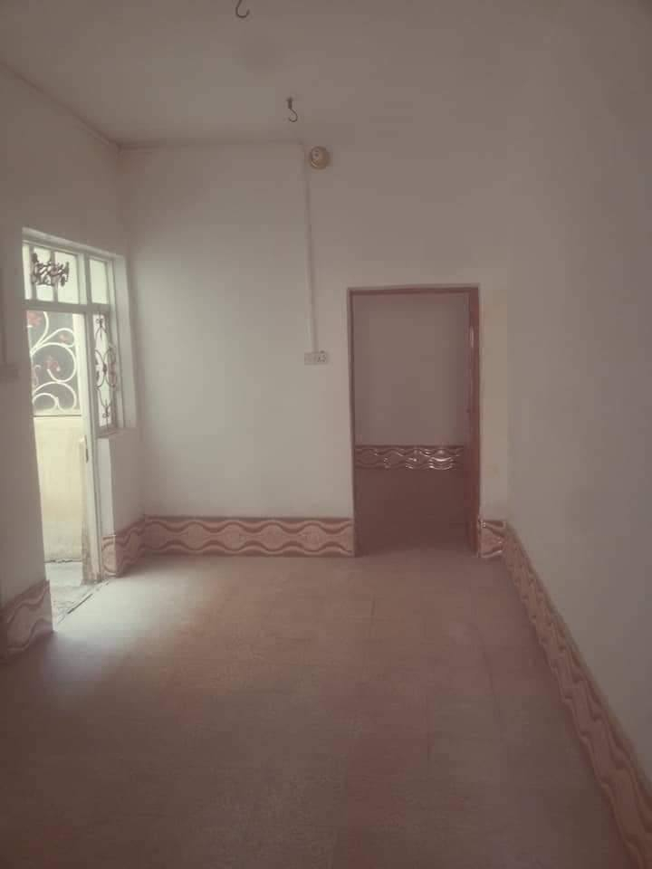 اللهم صلي على محمد وآل محمد
⬅️🏠بيت للبيع

المساحه ⬅️1️⃣0️⃣0️⃣متر

يحتوي البيت على ⬅️غرفه وصاله واستقبال ومطبخ وصحيات داخليه وخارجيه ومنور عدد٢ بناء اساس صب كونكريت السقف عكاده شغل مرتب بناء جناي تغليف سقوف ثانويه وسيراميك الارضيه كاشي كهربا ء ماي دفن

العنوان 🇮🇶 النجف الاشرف ⬅️الكوفه البراكيه قرب مدرسة الشهيد علي الرماحي
كافه الخدمات متوفره مستشفيات ومدارس أسواق قريبه

السعر المطلوب 18 مليون وبي مجال
الاستفسار الاتصال على الرقم ***********
