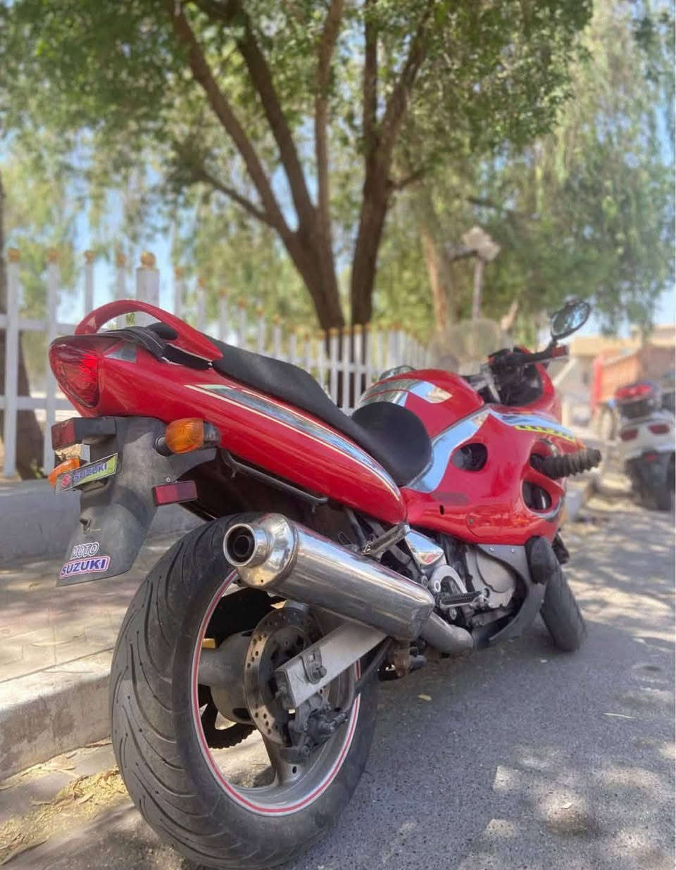 دراجة سوزوكى كاتانا  محرك 600cc
موديل 2005 اسم موديلها gsx-f 
دراجة حلوه واعتمادية جدا 86 حصان
جديدة شخط واحد مابيها .. صاحبها معتز بها ومچودرها اوراقها مفقودة من زمان ونريد نبيعها لأن ممحتاجيها ..
العنوان/ بغداد الجديدة/ المشتل 
 للاتصال والاستفسار على رقم الواتساب 
***********
