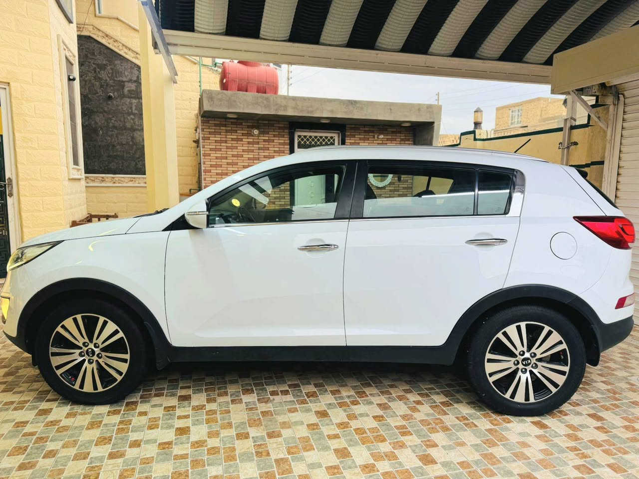 السلام عليكم 
🔴كيا سبورتج 2016 خليجي
 🔴يتوفر بيع أو مراوس 

🔥فول مواصفات🔥

🔴بنوراما 
🔴ماشية 170 الف
🔴 حساسات أمامي خلفي
🔴 حساسات جانبية
🔴لد امامي خلف
🔴 مري شفط
🔴 مانع انزلاق
🔴فول تحكم ستيرن
🔴 سايد ابريك باليد 
🔴اربع وضعيات قياده(عادي ايكو سبورت نورمال)
🔴ويل كب كروم  وتخم تاير جديد 
🔴حساس هواء 
🔴اشاير بالمري والمري كهربائيه
🔴 يدات نيكل 
🔴رقم أربيل بأسمي اتريد مداور أو وكالة
🔴سياره مكفوله سونار موجود 

🔴السعر أتصال أو خاص 

🔴مكان السيارة الديوانية 
🔴للتواصل ***********
