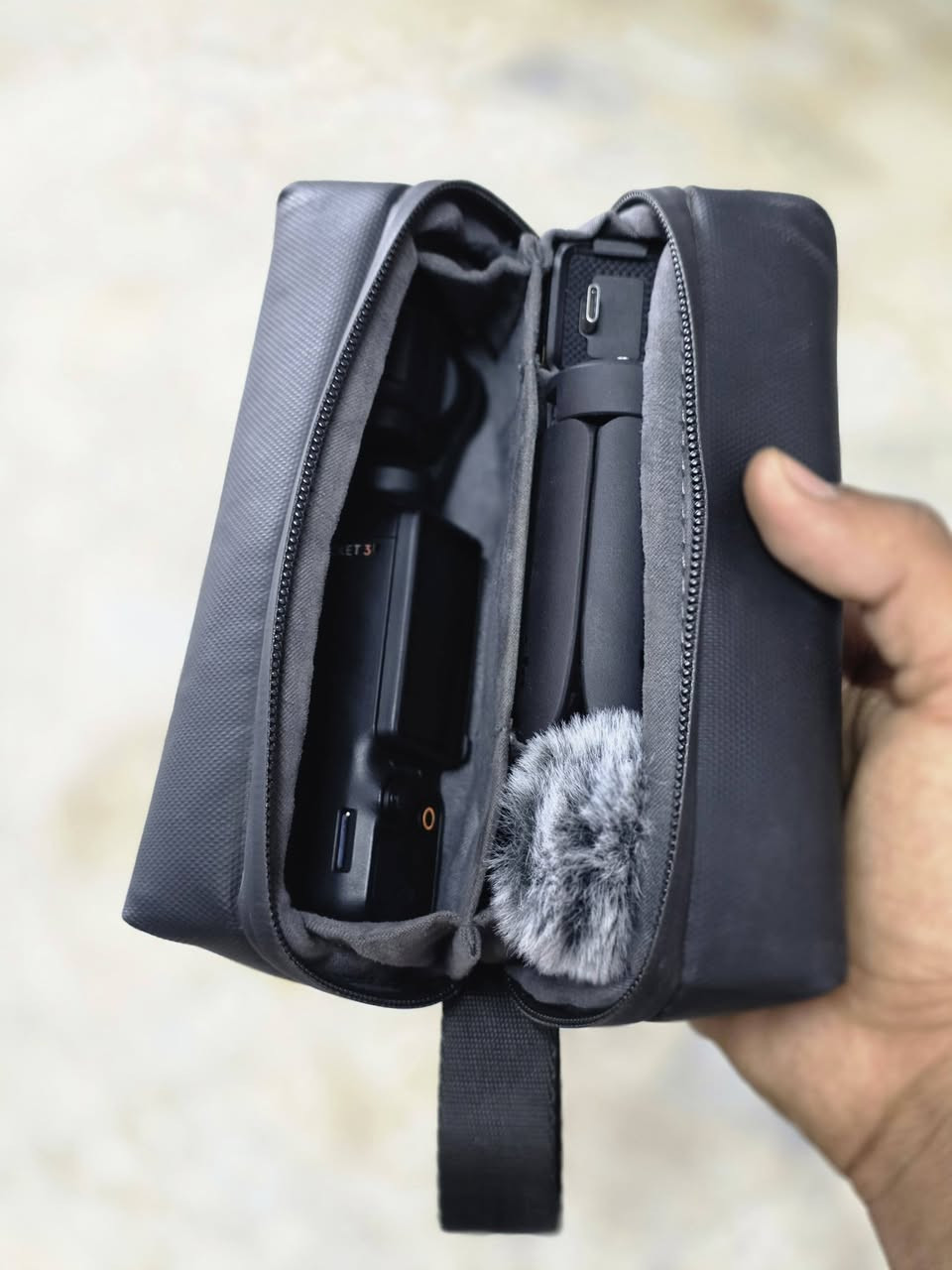 السلام عليكم
Dji osmo pocket 3 combo للبيع 
كاملة الملحقات الكامرة جديدة بمعنى الكلمة 
استخدامهة قليل كلش كامرة جديدة والصور تبين
🔴مستعجل على بيعتهة 🔴
مكاني حله مركز 
*********** 
ماعدي توصيل خاص ماكو فقط اتصال 
🔴السعر ٧٥٠ الف🔴
