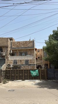 دار للبيع المساحة ٨٥متر واقع حال ٩٠ واجهة ٧ونص نزال ١٢ يحتوي الطابق ال...
