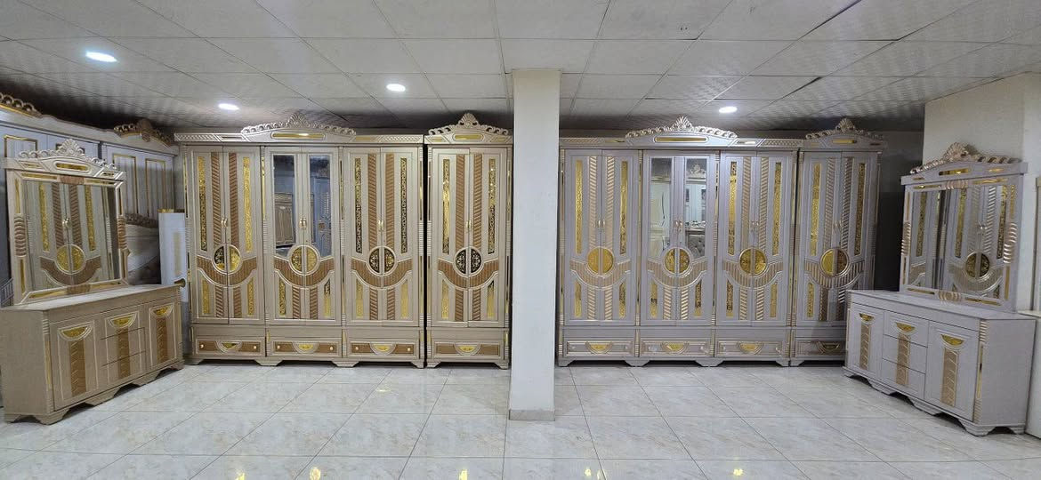 👑غرفه نوم  الملكيه 🌷
#الغرفة_مؤلفة من: للتواصل مع مفروشات المحبة واتس اب واتصال0996910640
✅ خزانه 6 ابواب فتح مع خزانه بابين اضافيه  غماقة خارجية55 سم_
✅تخت مجوز صندوق
✅ كمدينة عدد2 / مع تاج
✅ بيرو 3دروج مع بابين +
✅
قواعد خشب شوح


**إذا كنت صاحب هذا الإعلان وتريد حذفه لأي سبب، رجاءا أرسل رسالة إلى الدعم الفني**