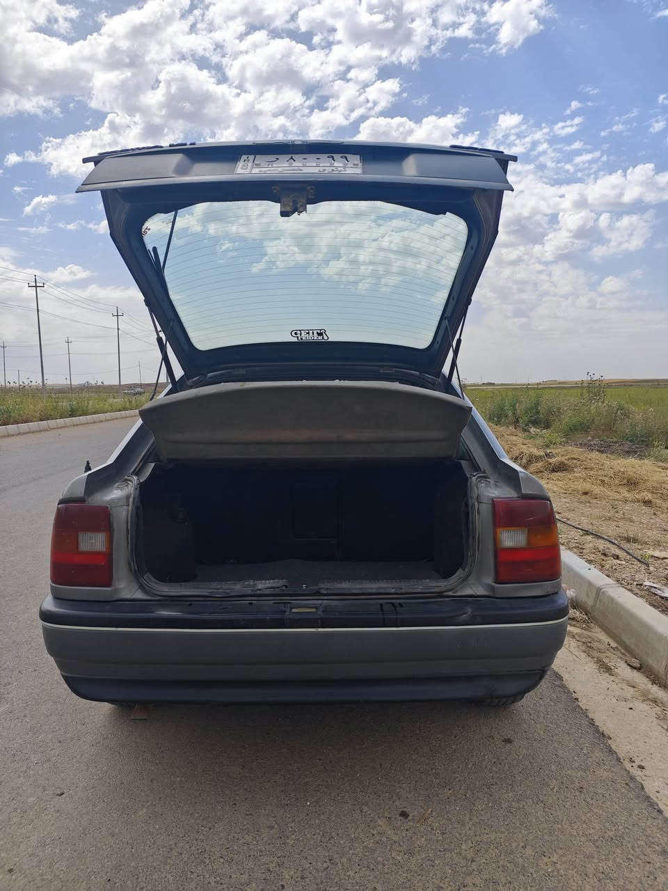 فكترا 16 موديل 92
وضع شركه  كير ومحرك شرط 
شرط التحويل 
طخم جديد تواير جديد 
سياره مال جناي .
للاستفسار اتصل . ***********
