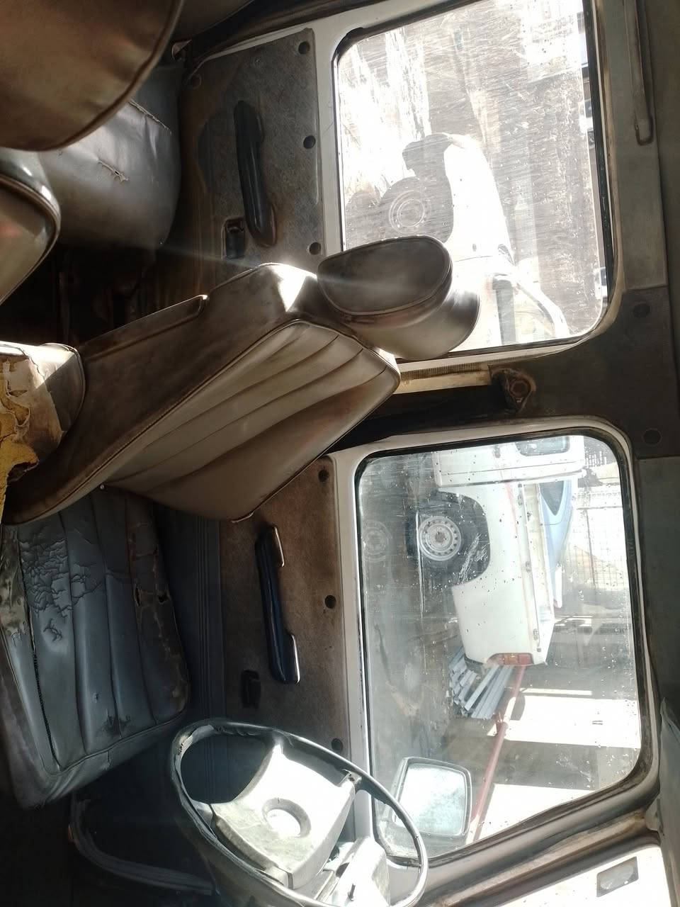 اخوان مارسيدس موديل ١٩٨٣ محرك راس ثور بي دخان بسمي هزه جديده تقريبا كشرها بلادي مكانها بغداد الحسينيه رقمها مميز سعرها ٦٥ بس الشراي  يخابرني ***********
