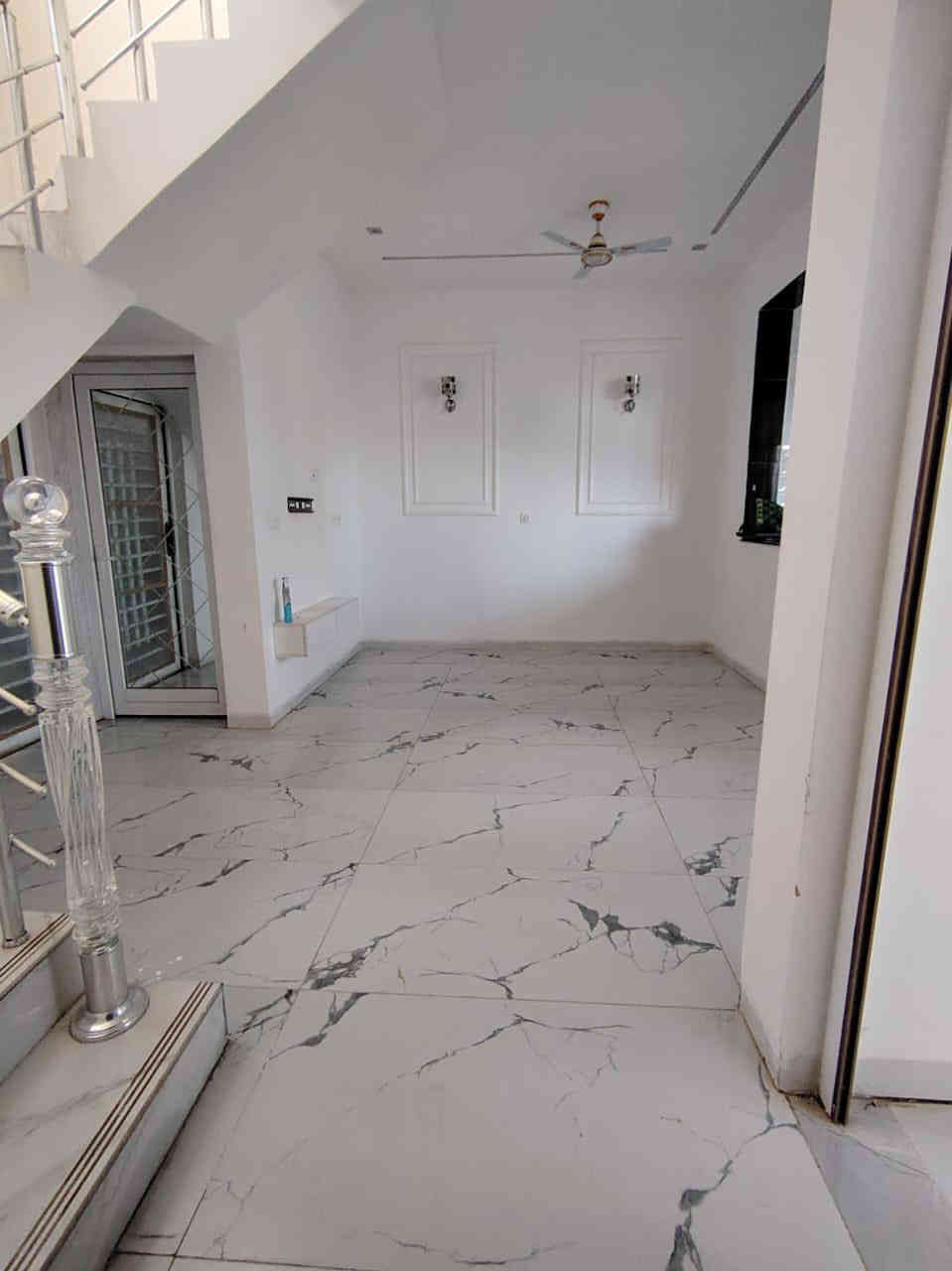 دار للبيع الديوم منطقة التوحيد قرب المدارس ومجمع الجوهره مساحه-100- م مربع جنب الركن -10ف-10- طابق واحد
شغل جناي وتعامل مع صاحب الدار مباشر للاستفسار-***********- اؤمراجعة مكتب ألق للعقارات شارع-60-
