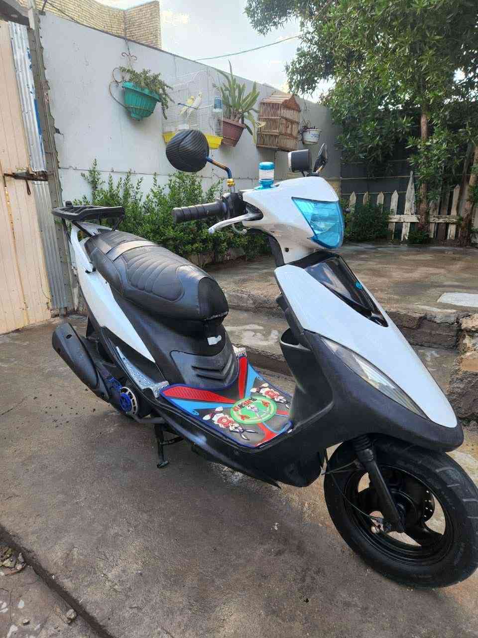 السلام عليكم البيع ماكس عدله دراجه بلاديه برغي مامفتوح بيها كلها ختم واحد ويه السوادات بدون اييي نقص شلعه معدل شك الكاع 650وبيها مجال
مكانها بغداد الكرخ 
***********
