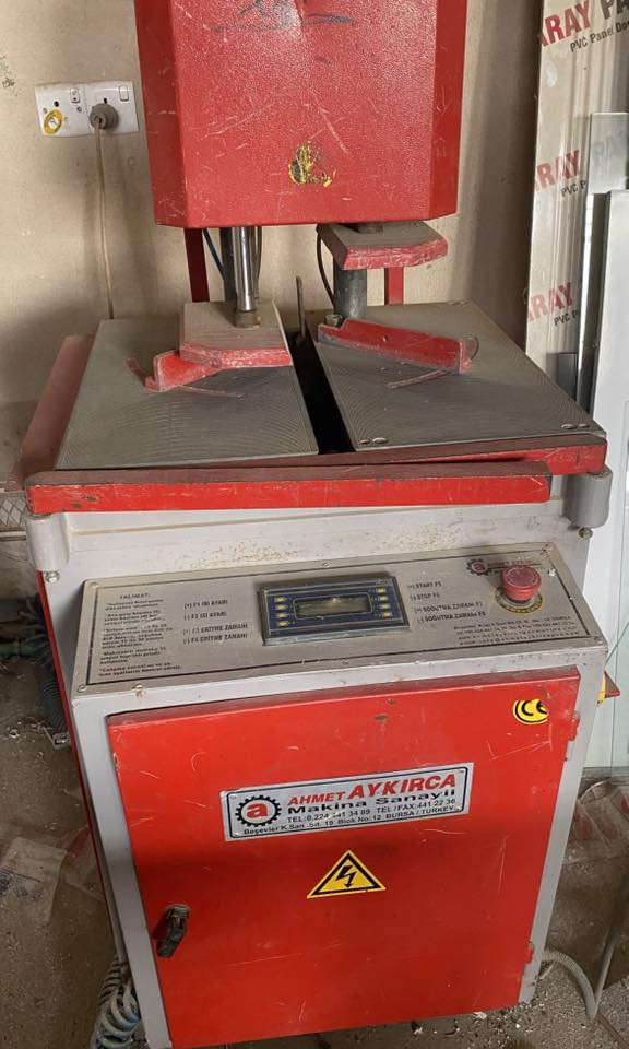 مكائن pvc  ثري فيز للبيع 
كتر. + فراز كيلون + كاويه + مكينة ماسكه + كمبريسر 
شغال مابي نقص السعر 35$ 
عواجه + طبر 
السعر مليون ونص 
*********** 
اتصال + واتساب
