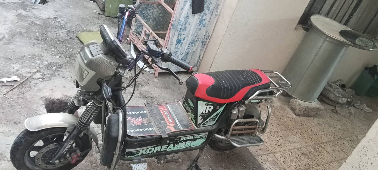 سلام عليكم ماطور شحن للبيع ماطور شغال بي باترين ضعاف سعر 200 لمكان موصل ايسر حي لبلديات تواصل عل رقم***********
