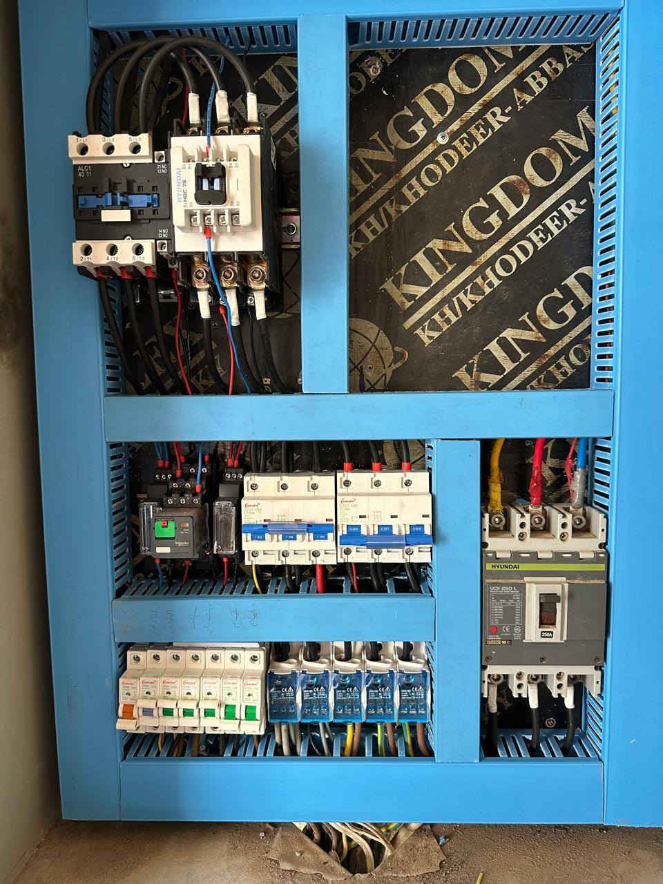 الحمدلله حتى يرضى 
جزء من أعمالنا من البوردات الرئيسية واللوحات الثانوية لدور والعمارة وبقية المواقع كادر @محمدالعبادي ابونور 
وكيل شركة Rother/روذر في الموصل للأنارة والتأسيسات الكهربائية لتواصل معنا على الأرقام التالية
واتساب  *********** 
 اتصال آسيا *********** 
 اتصال كورك ***********
تحياتي @للجميع
