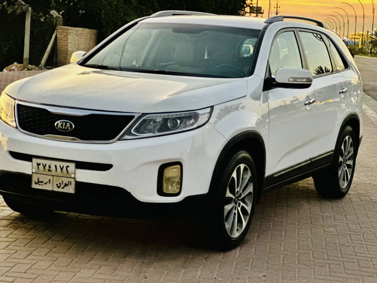 السلام عليكم سورنتو 2015 خليجي سياره بيه جامغ وبنيد فقط
موصفاته بصمه 
نضام ترحيب 
سبعه راكب 
ثلاث قطع تبريد 
اناره داخليه 
تحكمت 
اشاره بل مري 
مري شفط 
مكينه 2400 دوش 
كير مكينه حداديه مكفولة 
سيارع حلوه وجديده 
العنوان. كربلاء 
رقم الهاتف ***********
السعر 147
