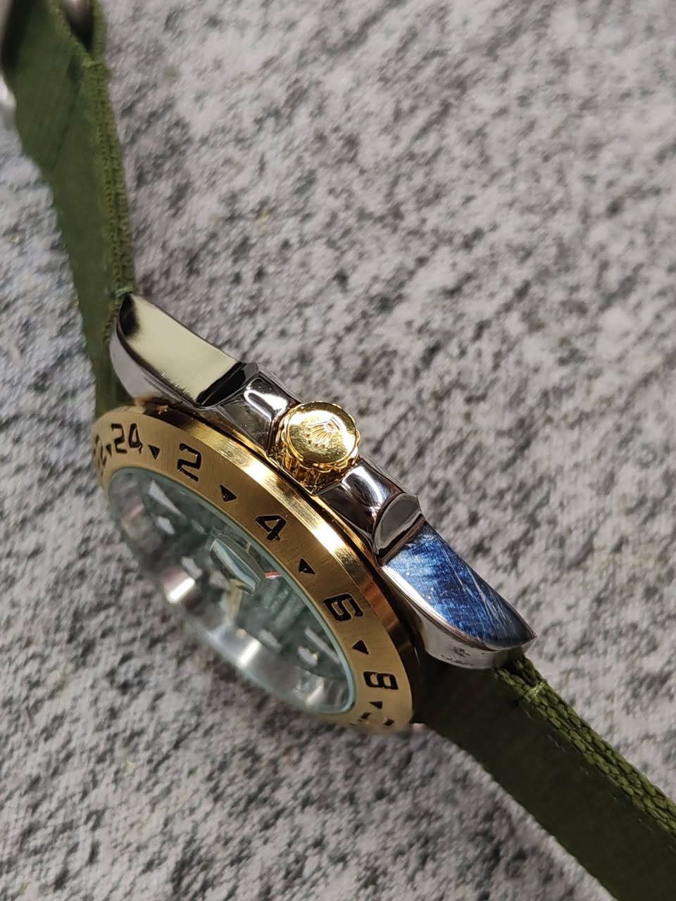 ساعة رولكس سبمارينر سبورت
رنگ متحرك و عرض تاريخ يومي
قفل مختم
السعر ٣٥ الف مكاني بغداد و موجود توصيل


**إذا كنت صاحب هذا الإعلان وتريد حذفه لأي سبب، رجاءا أرسل رسالة إلى الدعم الفني**