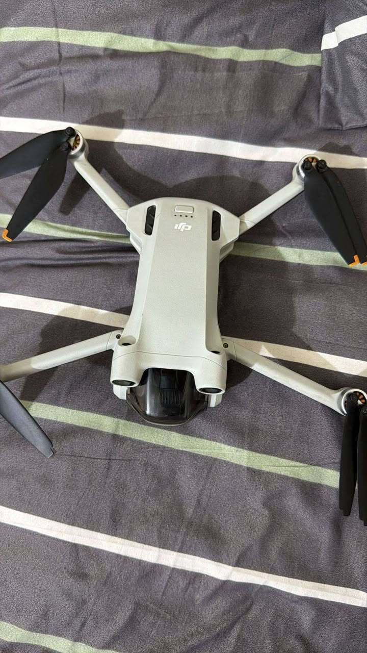 السلام عليكم dji mini 3pro للبيع نظافة 95% كامل ملحقات كارتونة وجنطة درع وحزام جوستك كلشي مابيها لا ضربه ولا شخط فقط كفر الي ماشر بالصورة واكع وسعره 5 يم اهل الصيانة (جوستك سمارت -3بطاريات)
سعرها مليون قفل قفل جدأ *********** واتساب فقط
