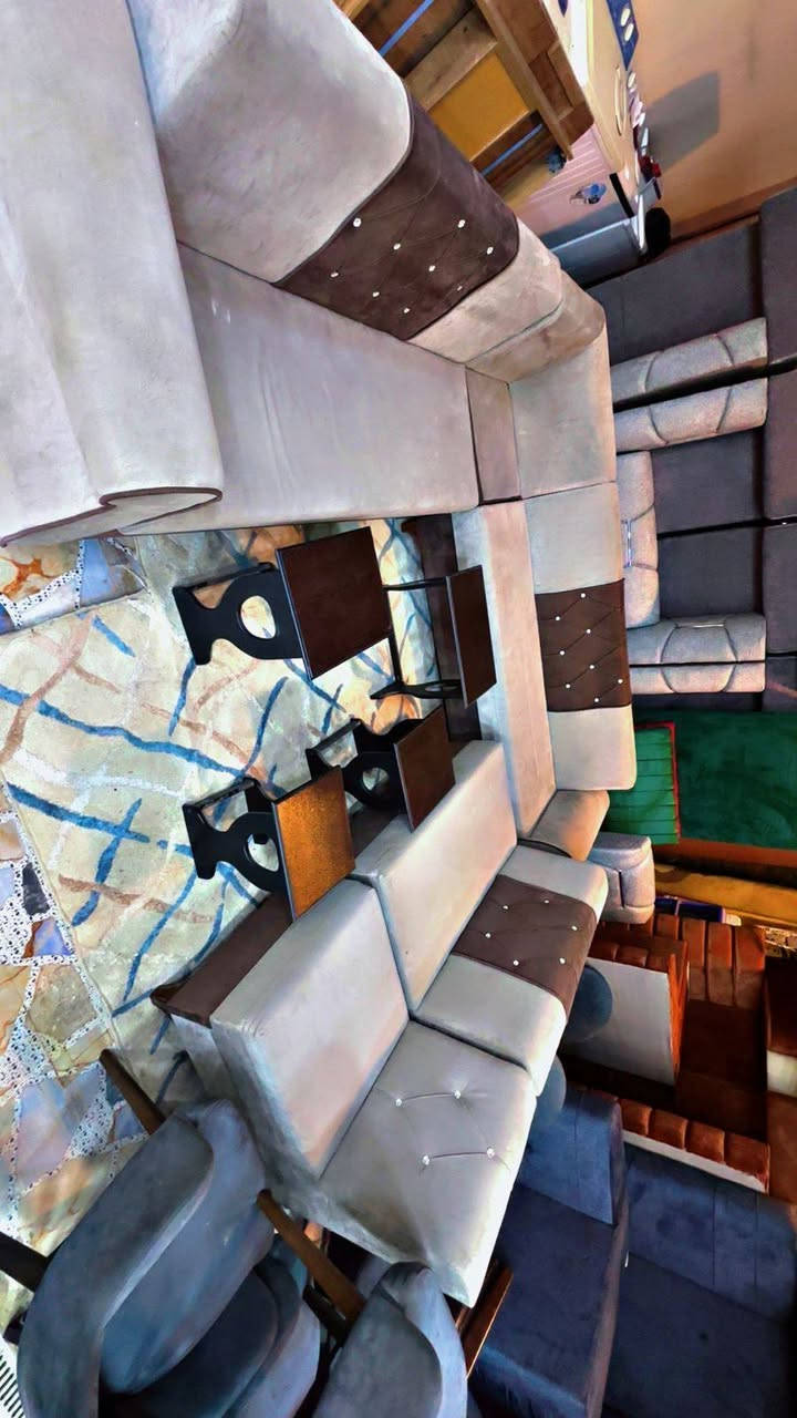 ديوان لونين بيجي وجوزي مستخدم شي قليل 
نضيف كلش متوفر في مزاد السليمانية في التحرير  
للاستفسار الاتصال على الرقم 
***********
197 الف السعر
