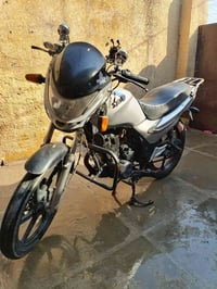 دراجة نضيفة • محرك مكفول • بدون أوراق