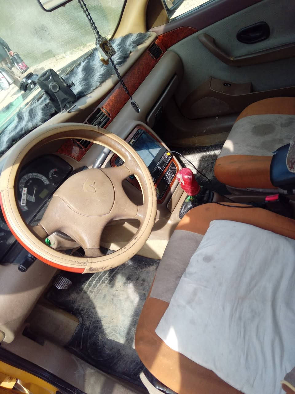 سمند ١٢ ناطق
منضومه زنون +شاشه+كامره٣٦٠
كير ومحرك خير من الله  بس اكو نضوح من جبنه الكير كلش قليل 
تايرات نص عمر 
تبريد تدفئه
كامله من كلشي شغل وكبل للشارع
موقعه بغداد العبيدي 
***********
