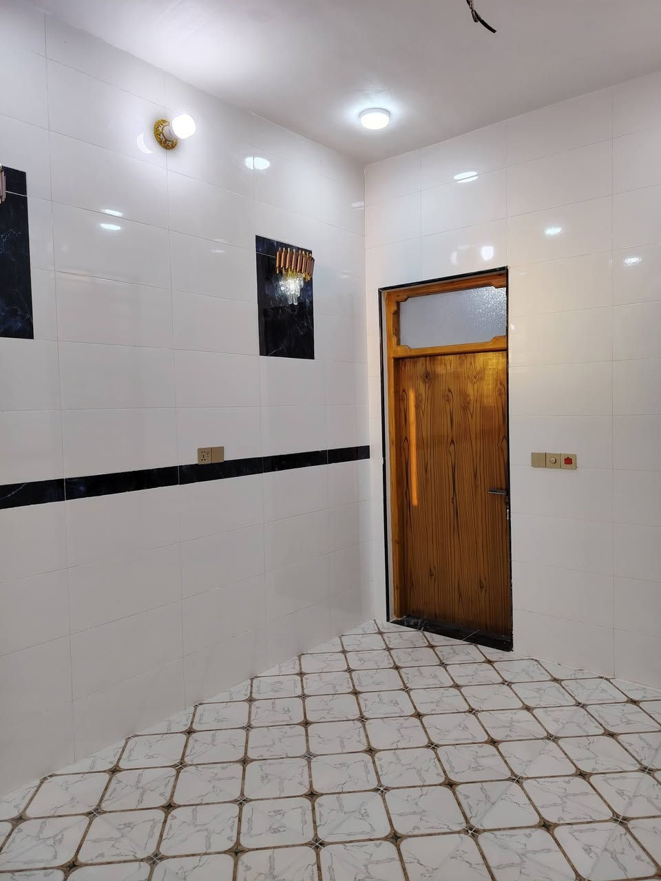 🏡✨ دار للبيع في حي النداء – النجف الأشرف ✨🏡
📍 العنوان: حي النداء، بداية شارع قنبر، قرب مدرسة موصل الحر
📐 المساحة: 50 متر
🏗️ البناء: حديث، صب كونكريت، طابوق جمهوري
🔹 دار مرتبة ومناسبة للسكن 🔹 بناء حديث وتشطيب جيد 🔹 موقع قريب من الخدمات والمدرسة
📞 للاستفسار والاتصال: ***********
