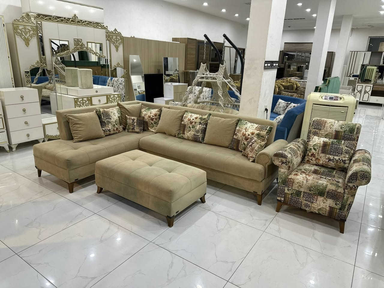 كورنار ماركه ( دلال ) 6 مقاعد بميزه سرير ومخزن  اسفنج فول بولستر طبي  لفريم كله خشب زان + بوف جانبي يصير مقعد مع التخم ويصير 8 نفرات او تخلي طبله وسطي وبخصوص النضافه ف 100‎%‎ نضيف  ويجود توصيل لجميع محافضات العراق  وبا انسب الاسعار  

العنوان اربيل  هفلان شارع المستعمل ( معرض الياقوات ) 

للتواصل 
***********
***********
