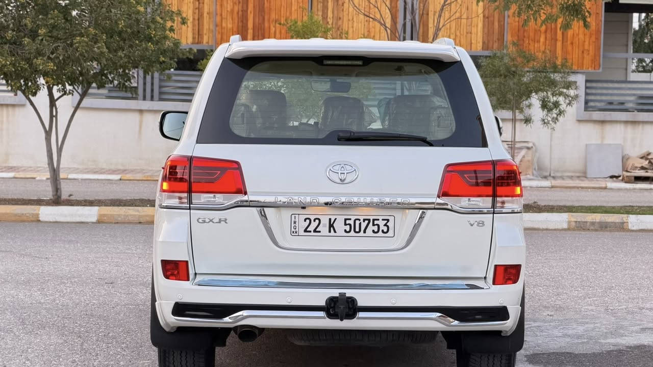 سلام عليكم 
للبيع 
تيوتا لاند كروزر
(ساز)
موديل 2018
GXR
8V
كشنات كهرباء
8 ايرباك 
سلايت 
ماشيه 74KM
مري شفط 
ثلاجه 
بصمات 2
مكان السيارة دياله خانقين 
اي ستفسار 
***********
