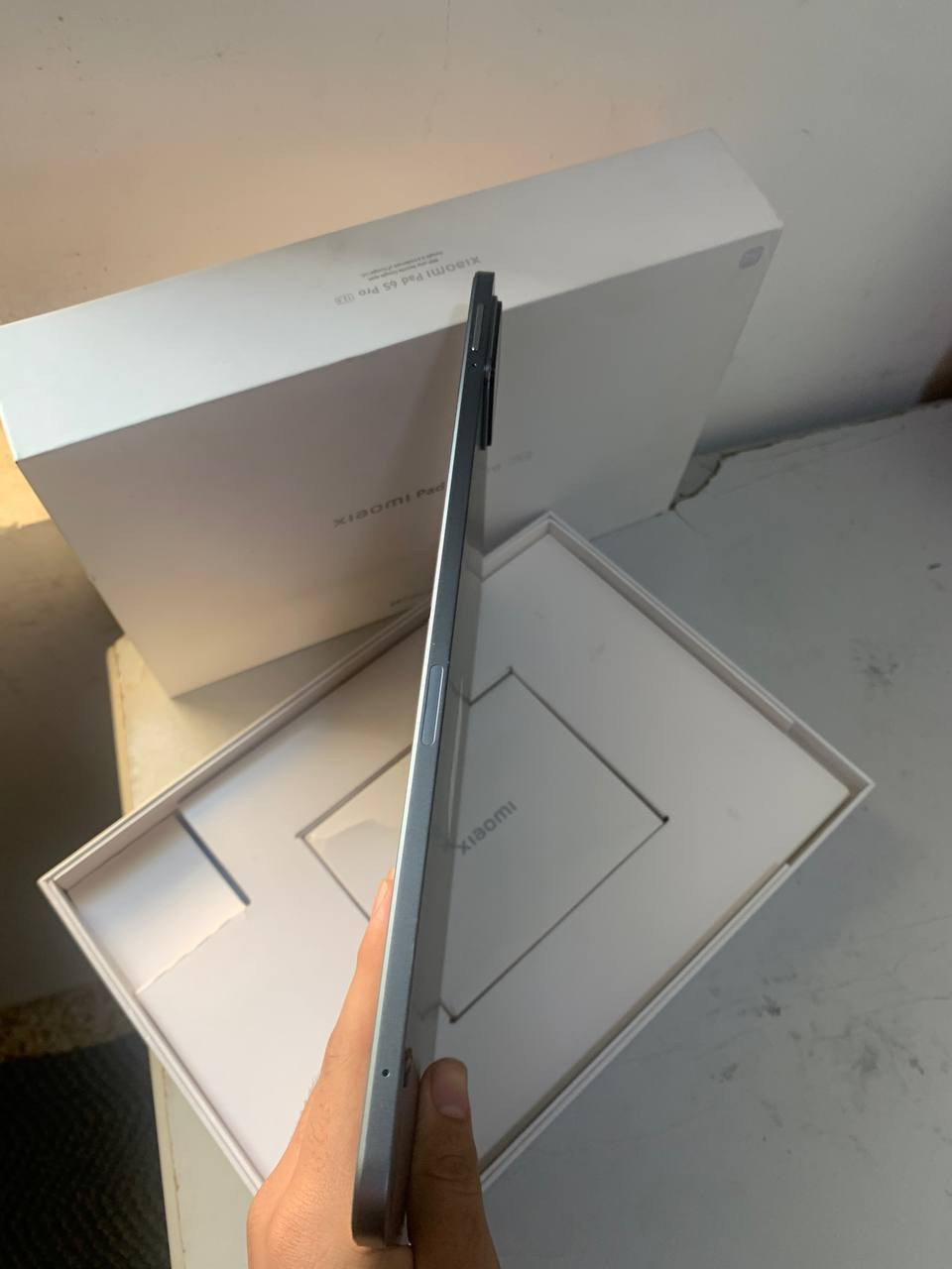 سلام عليكم للبيع شاومي باد 6 اس برو مكاني موصل ابيع داخل الموصل ما عندي توصيل ايباد نضافه 100% مراسله خاص أما بل بوبجي (120) ثابت بدون تقطيع لحد يجي يكلي شكم فريم 
مواصفات:
المعالج: Qualcomm Snapdragon 8 Gen 2 
الذاكرة 512 رام 12 
الكاميرا: خلفية مزدوجة بدقة 50 ميجابكسل (أساسية) + 2 ميجابكسل (عمق)، أمامية بدقة 32 ميجابكسل.
البطارية والشحن: 10000 مللي أمبير، تدعم الشحن السريع 120 واط (100% في 35 دقيقة تقريباً).
الصوت والنظام: 6 مكبرات صوت، نظام تشغيل HyperOS.
الهيكل والوزن: هيكل معدني، وزن 590 جرام، سمك 6.26 ملم.
الاتصال: Wi-Fi 7، بلوتوث 5.3. 
سعرررر : 670 بي مجال


**إذا كنت صاحب هذا الإعلان وتريد حذفه لأي سبب، رجاءا أرسل رسالة إلى الدعم الفني**