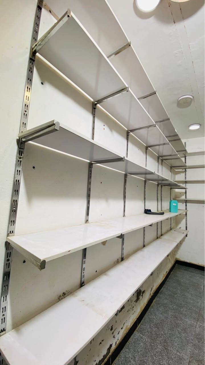 للبيع رفوف عدد 14 + شيالات عدد تقريباً 65 + سجج حديد عدد 15 عمارة, ميسان


**إذا كنت صاحب هذا الإعلان وتريد حذفه لأي سبب، رجاءا أرسل رسالة إلى الدعم الفني**