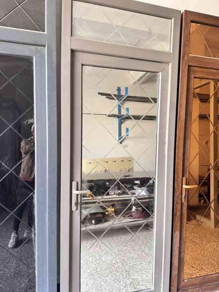 ابواب للبيع جديد غير مستعمل السعر مناسب الديوانيه مركز ***********
