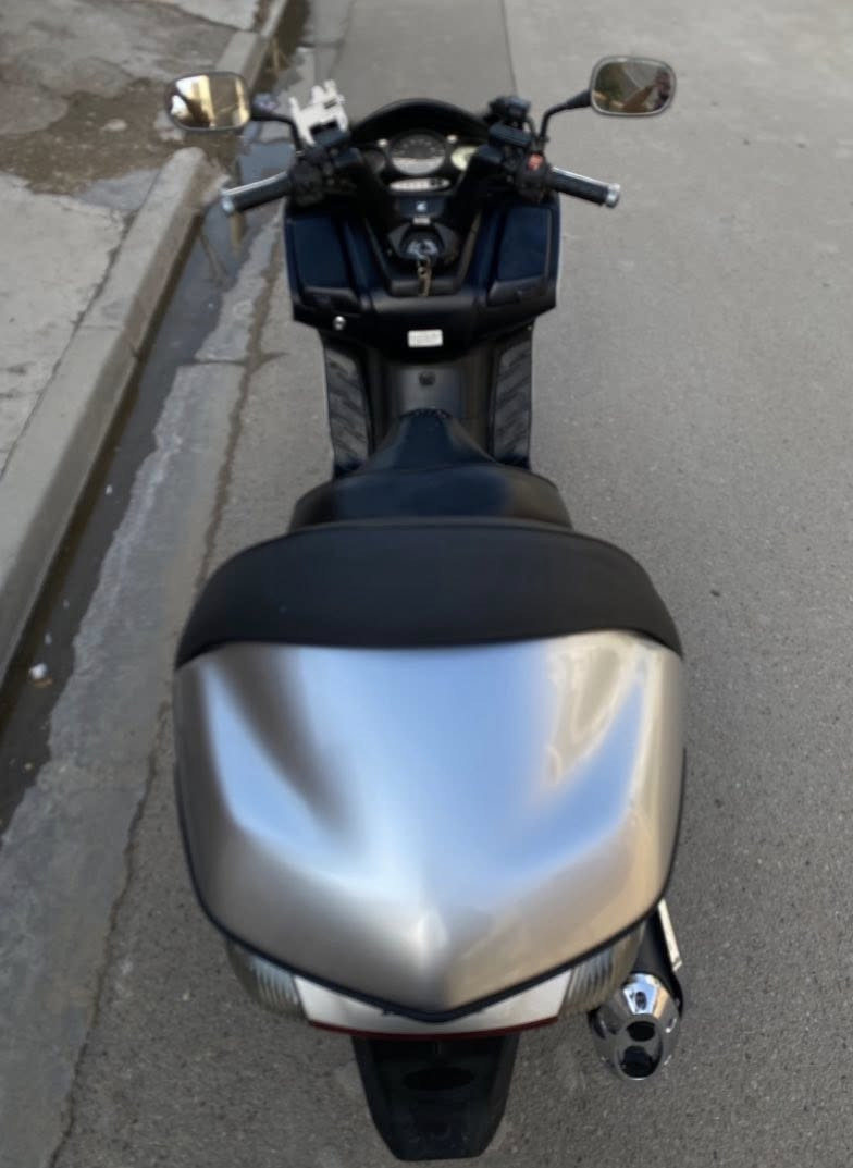 سلام عليكم
الي يدور مكفول ونازله من معرض MT

سلفر ونج لونين  (600) ماشيه 36 الف 
كرستال / دشبول نفخ 
ABS 
اوفر 
كلوب جنطه شغال
شاحن YSB سريع 
جهاز قارئ فولتيه الباتري 
جنطه مثلثة  شرط بلاديه رصاصي 
تاير خلفي جديد اندلوسي 
كلشي شغال بل دراجه مكفولة  كفاله عامه من التاير للتاير 

*********** وتساب مكاني الدوره
