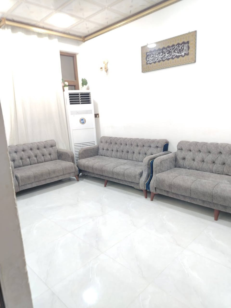 السلام عليكم بيت للبيع حديث طابو زراعي طابقين في بعقوبه الكورنيش خلف قاعة فينوس المساحه ١١٢ واجهه ٧ ونص نزال ١٥ الطابق الاول غرفه منام ستقبال صاله صحيات كراج سياره طابق الثاني غرفتين منام صاله صحيات سعر( ١٨٠ )وبي مجال شويه للإستفسار/***********
