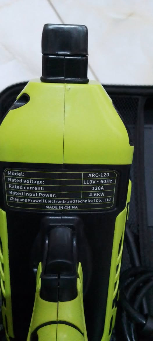 السلام عليكم ماكنة لحيم كهرباء 110 عاطله فحم نقص محوله معه دريل منشار شغال بارك سايد بيعهن شلع 40 الف العنوان بغداد بوب الشام *********** وماعندي توصيل
