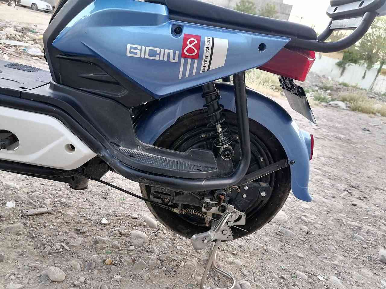 سلام عليكم دراجه شحن للبيع
الدراجه جديده مصار شهرين من اخذنها

 
بطاريات جديده 🌺
اشاير جديده 🏵
ابركات جديده 💮
عداد السرعه جديد 🌹

دارجه كامله مكمله خير من الله 
مابيها اي نقص مكان«﴿ بلد ﴾» 

السعر . . 250 وبيها مجال 

الستفسار عبر الرقم: ***********
