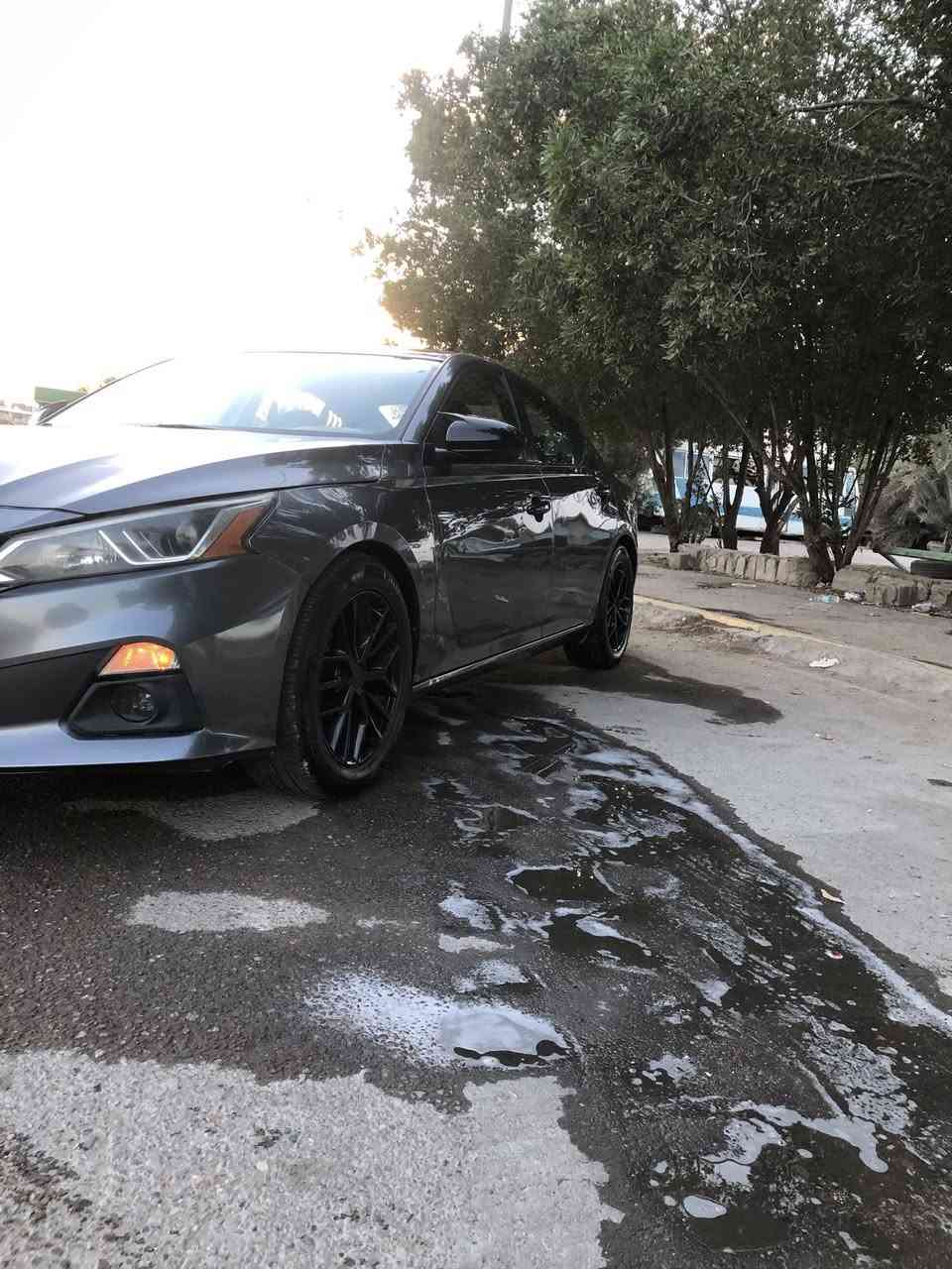 من رخصة الادمن
نيسان التيما 2020 S
مواصفات الS معروفة السيارة جاهزة ونصبتها مثل الصور واحلى اي نقص مابيها ماشية ١٣٨٠٠٠ الضرر قطعتين فقط بنيد وجاملغ السائق ورقم الشاصي موجود اخر صورة 
السعر ١٣٥ 
مكانها بغداد باب المعظم 
***********
