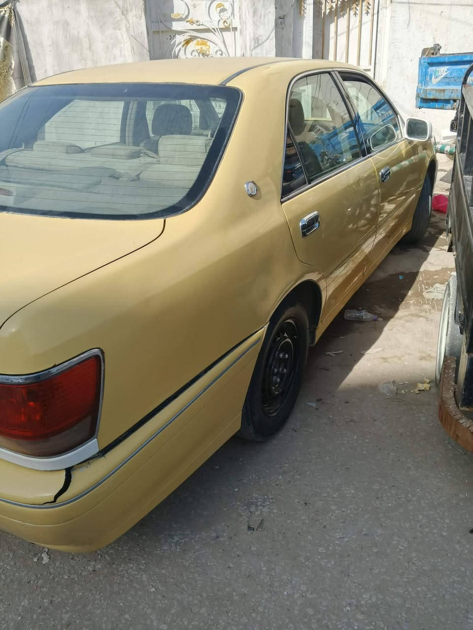 سلام عليكم ملكه للبيع مديل 2000 مصفره هيئة وغرامات مدفوع الكمرك ومفحوصه كص قماره مكينه دي فور خط تجف بغداد  ***********
