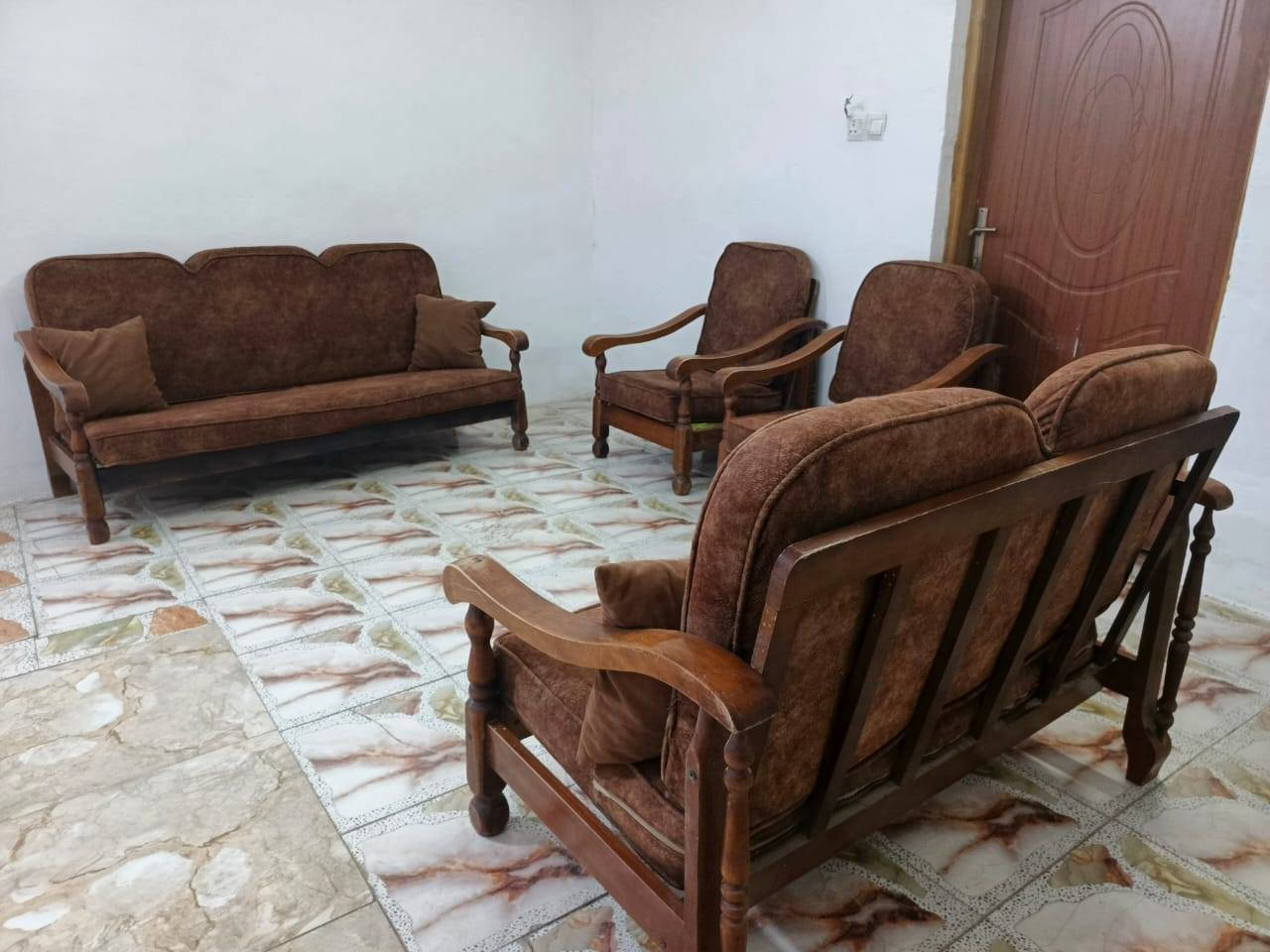 تخم صاج ٧ مقاعد نضيف السعر ٢٢٥مكاني مشخاب ***********
