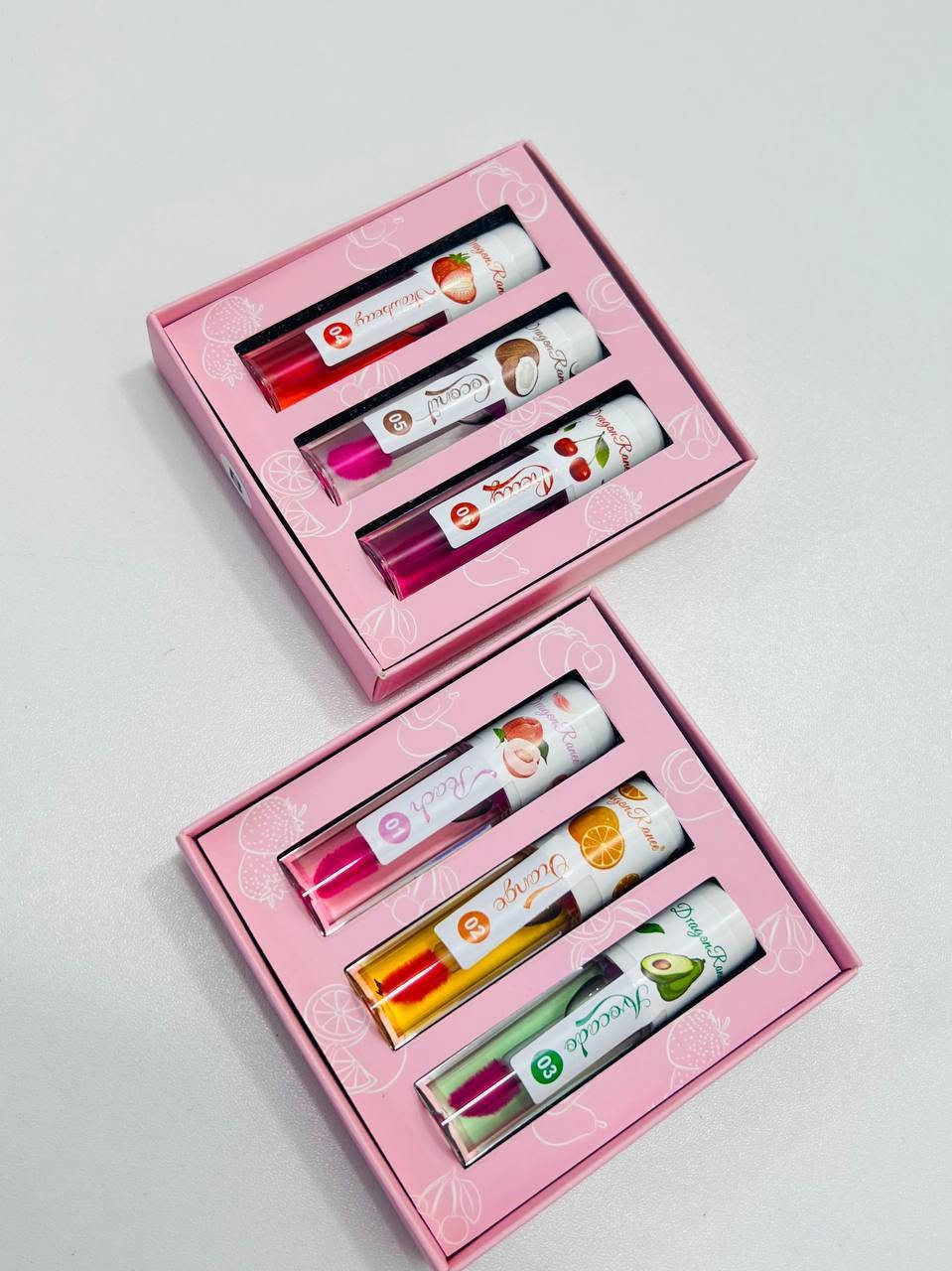 بكج گلوسات الفواكةة Color Fruits Lip Oil 3pcs Se گلوس ملمع مرطب وينطي لون خفيف 🤭✨🐰
تعطي ترطيب عالي+ لون خفيف وجذاب ✨💋
ترطيب، تغذية ولمعة خفيفة تخلي شفايفچ ناعمة مثل الحرير 🥰💎
🔖 متوفر بنكهات: خوخ – برتقال – افوكادو – فراولة – جوز – كرز 🍒🍑العلبة تحتوي 3 قطع.

#اكسبلور##اكسبلور##اكسبلور##اكسبلور


**إذا كنت صاحب هذا الإعلان وتريد حذفه لأي سبب، رجاءا أرسل رسالة إلى الدعم الفني**