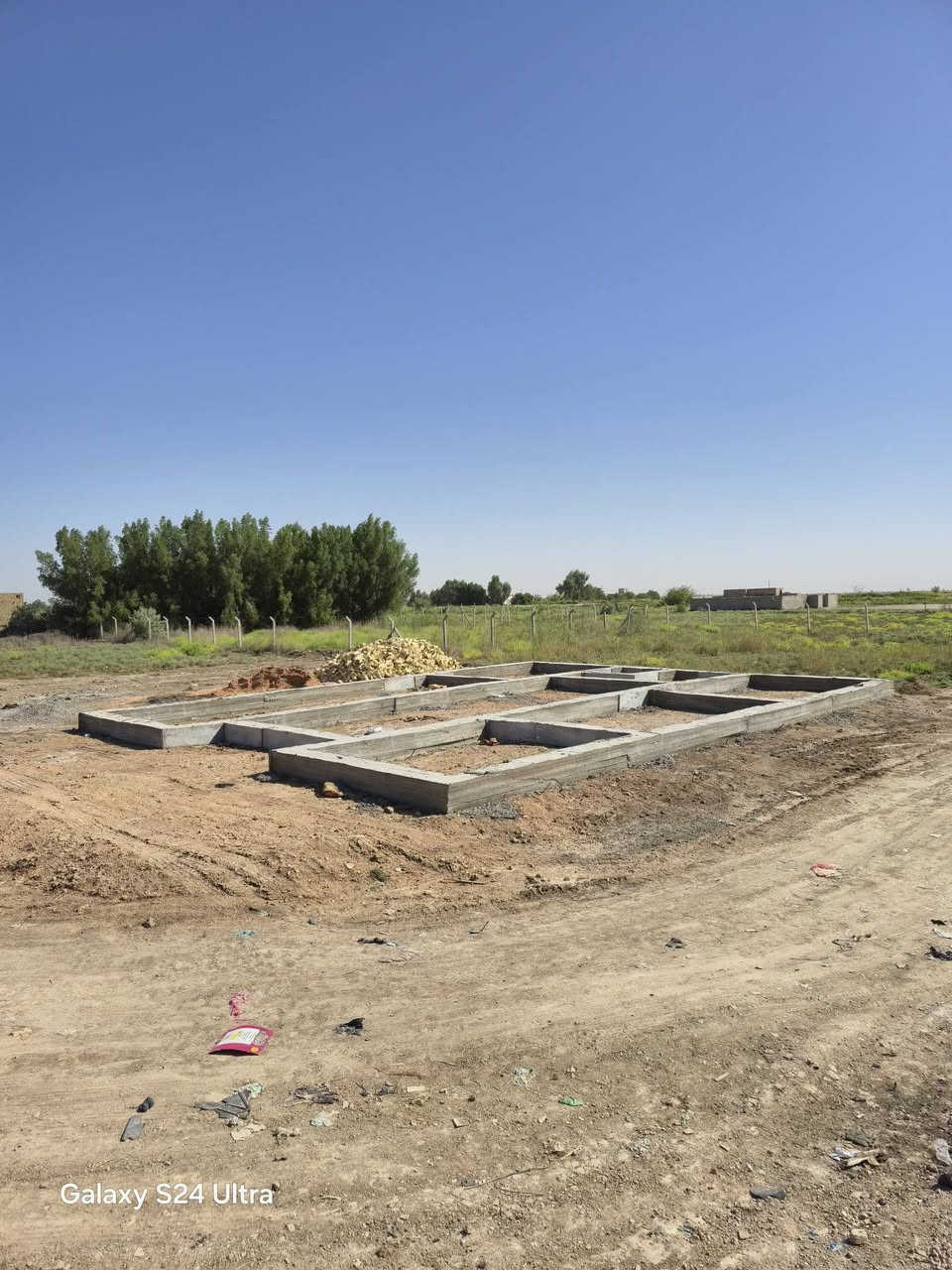 قطعه زراعي للبيع سند 25 المساحه 280 مشتغله اساس كونكريت مسلح.مكان القطعه طريق ال بوخشم مقابيل الجامع. السعر. 18 وبيها مجال موبايل ***********
