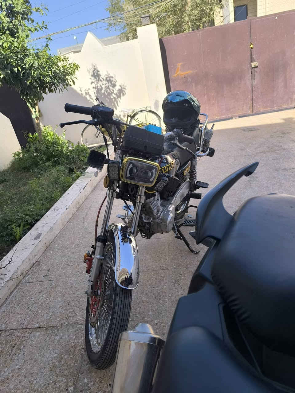 دراجه تايكر ٢٠٢٥ دراجه بلاديه ترايك لل بصره ما عايزها كلشي
مراوس بسيفان موديل ٢٤ او ٢٥ واذا ضاغطه وزنجيل محرك ٢٠٠ انطي فرق حسب الاتفاق بس كون دراجه ما مفتوحه لأن ما اجنه مفتوح لو بس فاتحها وما مبدل بيها شي هم متخدمني من رخصه الادمن


**إذا كنت صاحب هذا الإعلان وتريد حذفه لأي سبب، رجاءا أرسل رسالة إلى الدعم الفني**