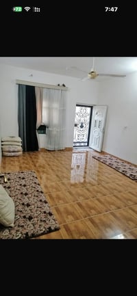 دار للبيع ٢٠٠م سعر مناسب جدا طابوو صرف حرية قرب السوق جدا  درج داخلي و...