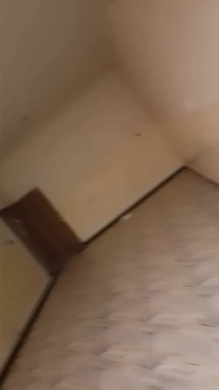 للأيجار الرئاسه شارع عشرين شارع الساده طابق ثاني السعر 250 ....***********
